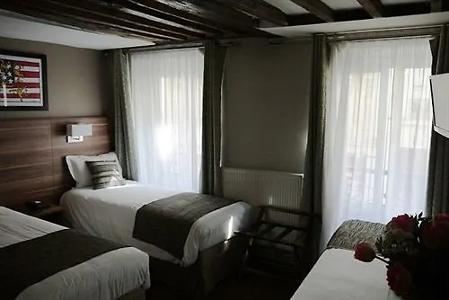 ***  Hotel Chabrol Opera Paris France